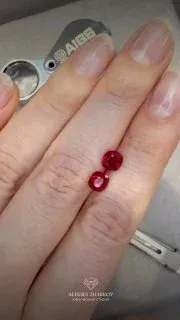 Ярко-красная шпинель ♥️ Редкая находка для ювелиров и коллекционеров. Насыщенный цвет и отличная огранка. Пара: 🔸 Общий 
